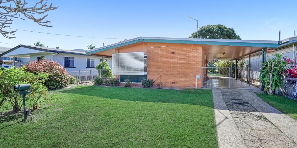 6 Hogan Street, Westcourt, QLD 4870 AUS