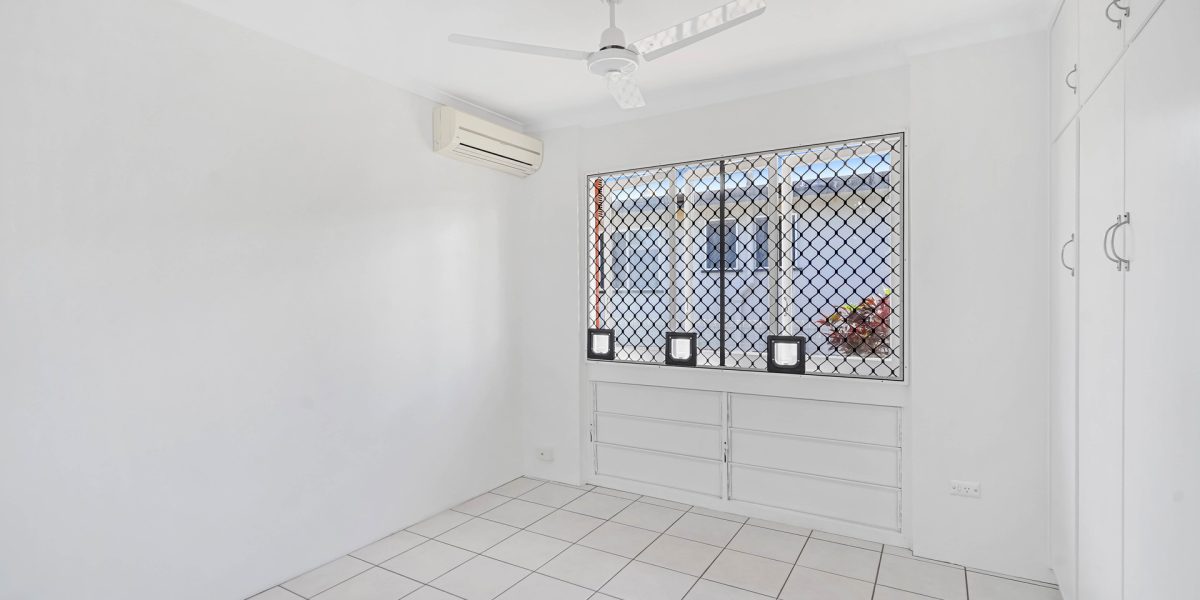 6 Hogan Street, Westcourt, QLD 4870 AUS