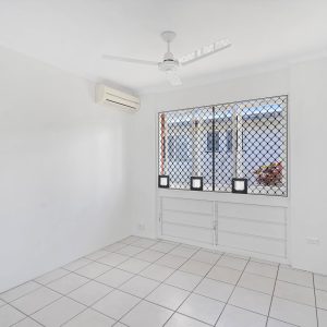 6 Hogan Street, Westcourt, QLD 4870 AUS