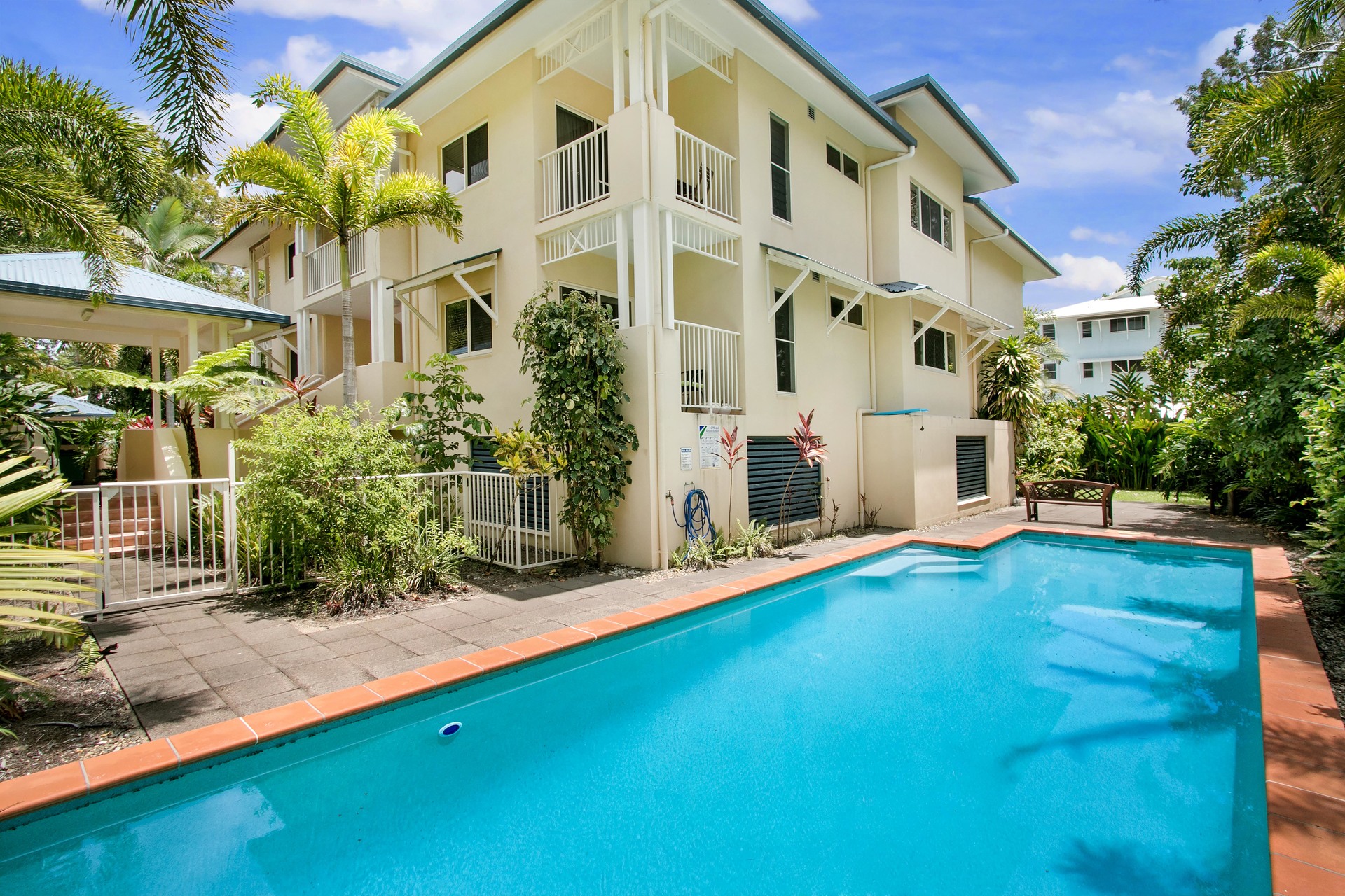 9/77 Arlington Esplanade, Clifton Beach, QLD 4879 AUS