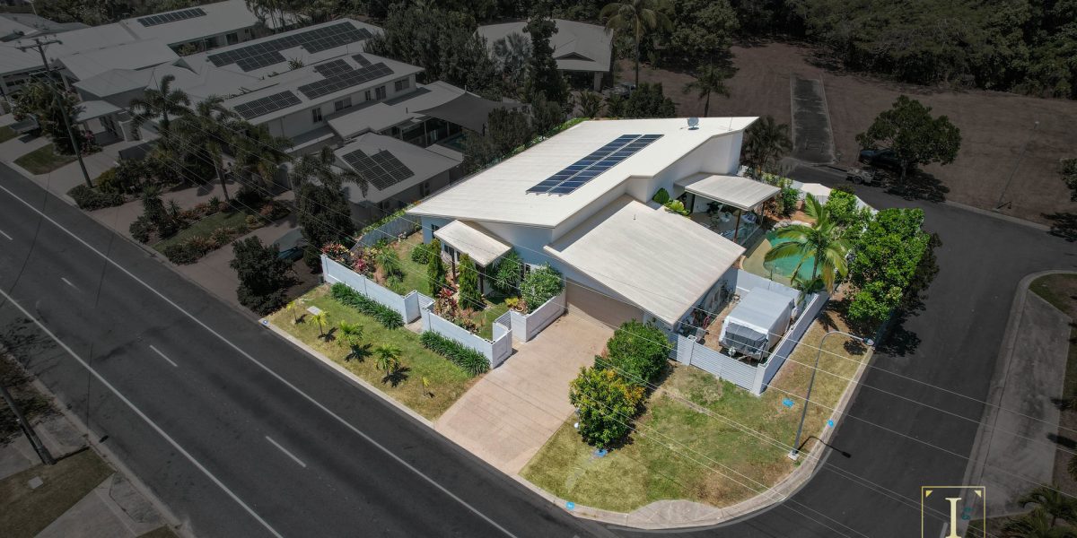 1 Latania Close, Palm Cove, QLD 4879 AUS