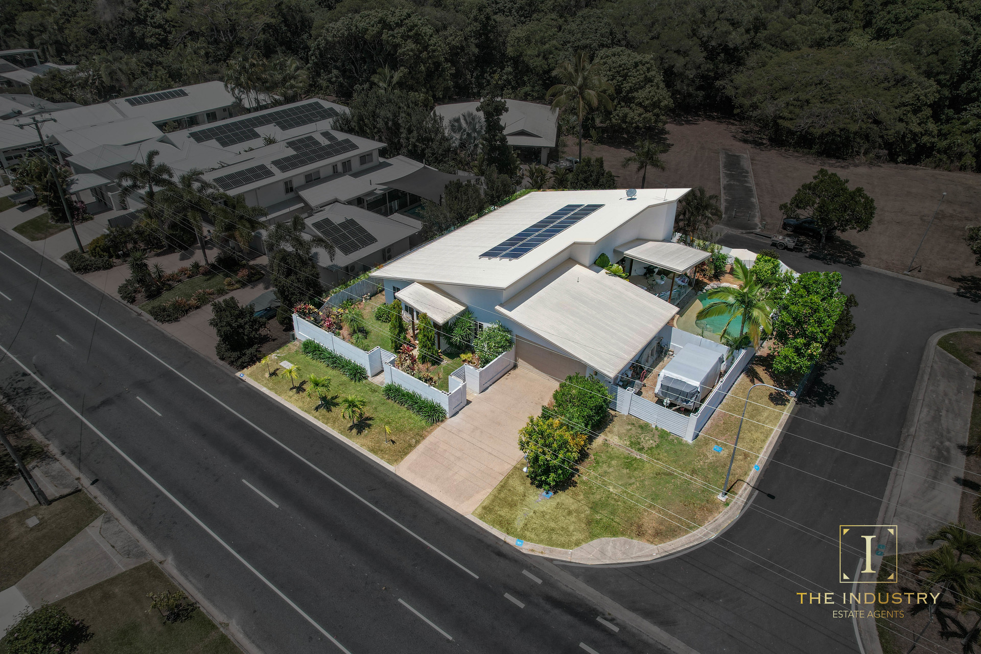 1 Latania Close, Palm Cove, QLD 4879 AUS