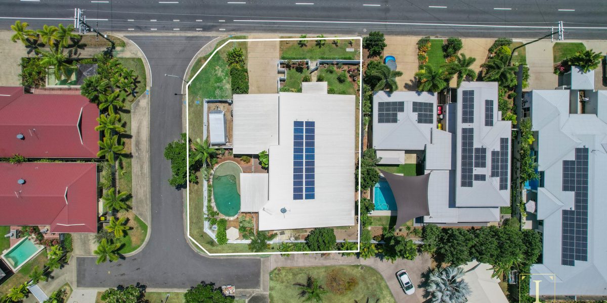 1 Latania Close, Palm Cove, QLD 4879 AUS