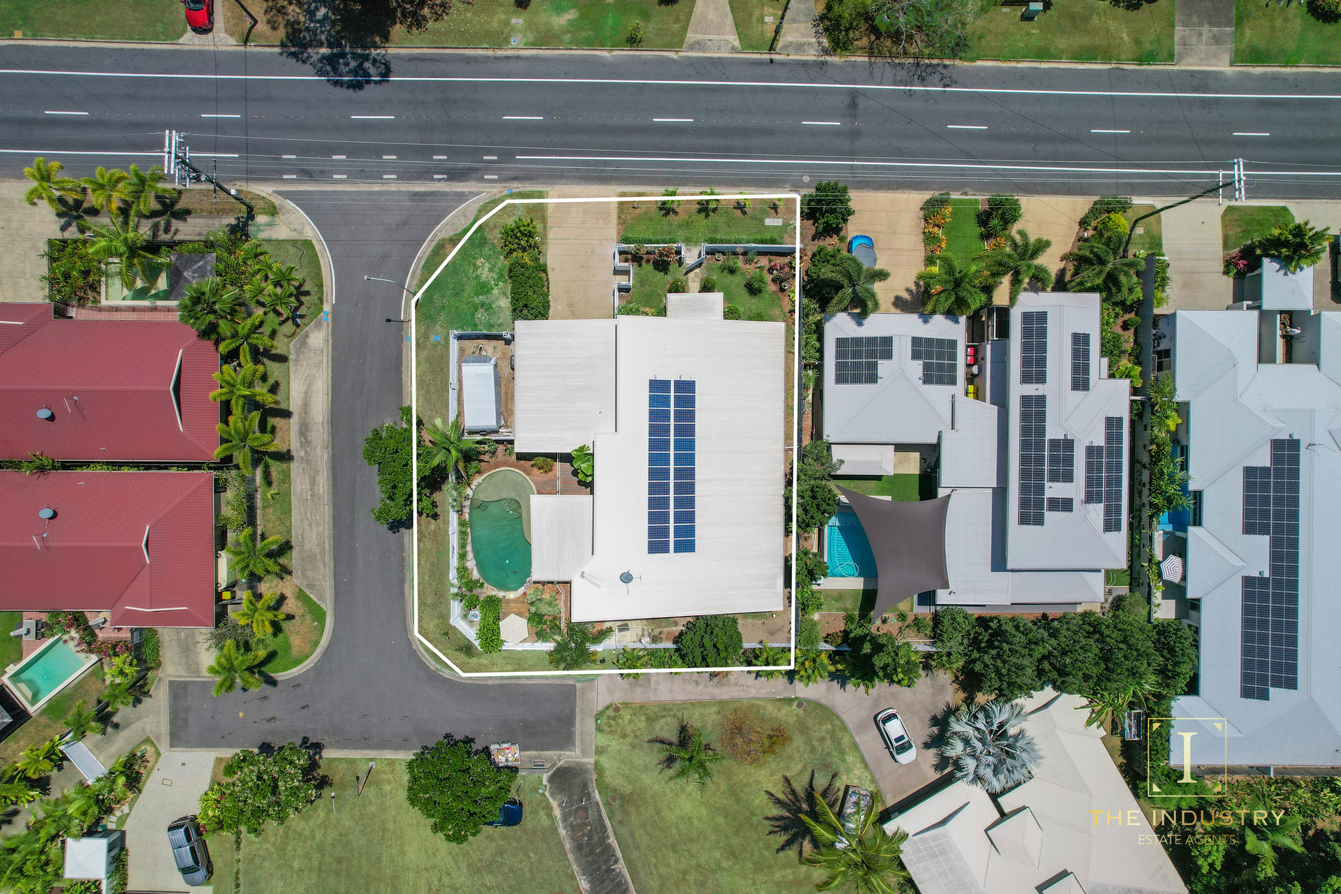 1 Latania Close, Palm Cove, QLD 4879 AUS