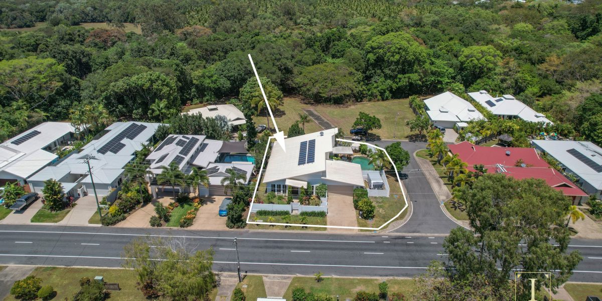 1 Latania Close, Palm Cove, QLD 4879 AUS