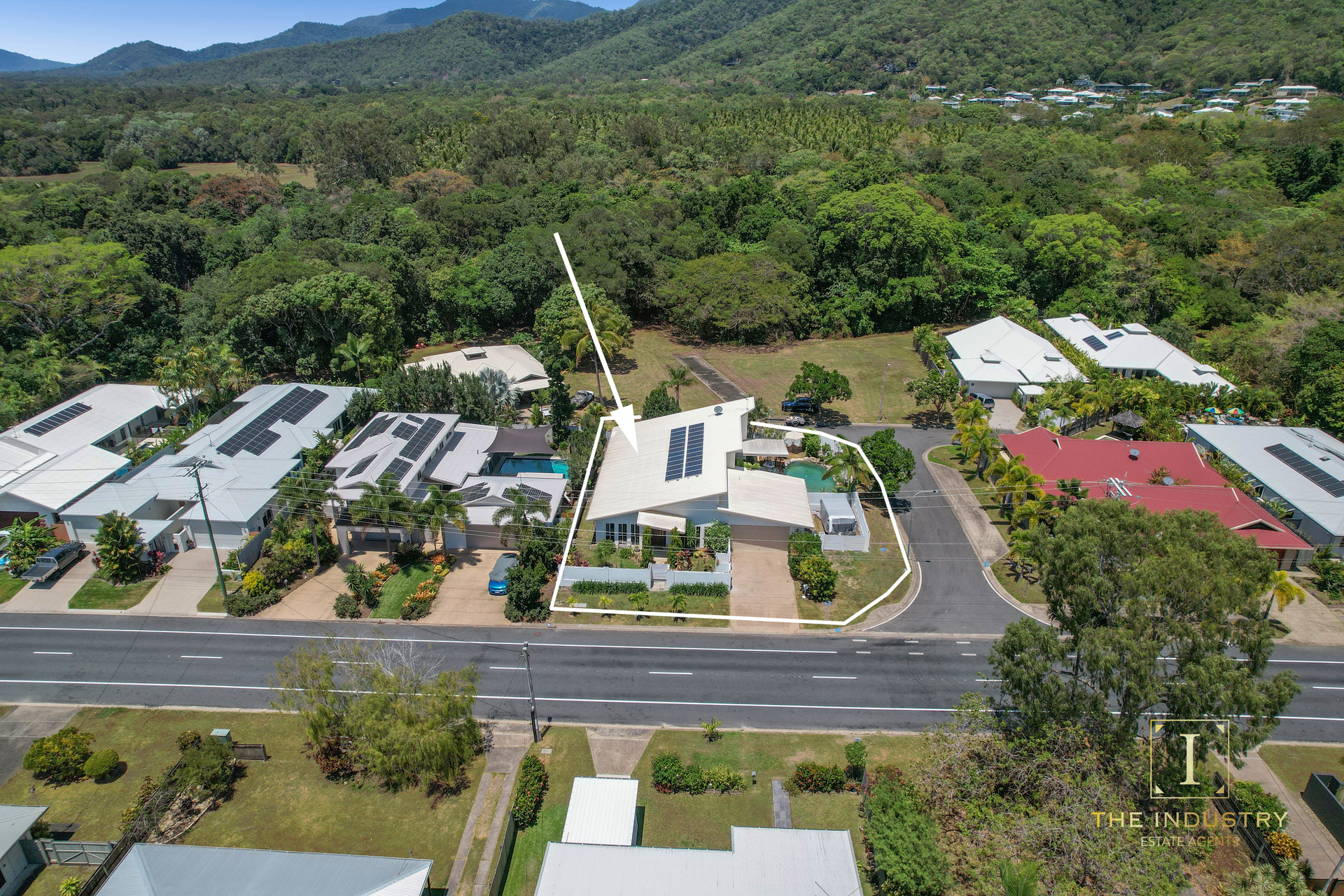 1 Latania Close, Palm Cove, QLD 4879 AUS