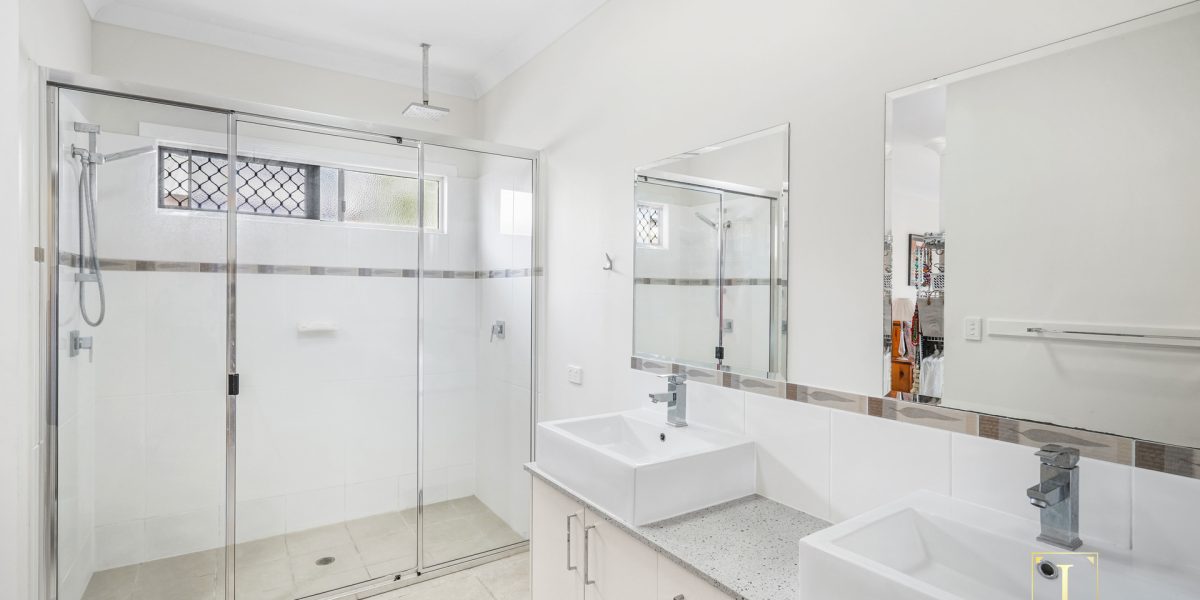 1 Latania Close, Palm Cove, QLD 4879 AUS