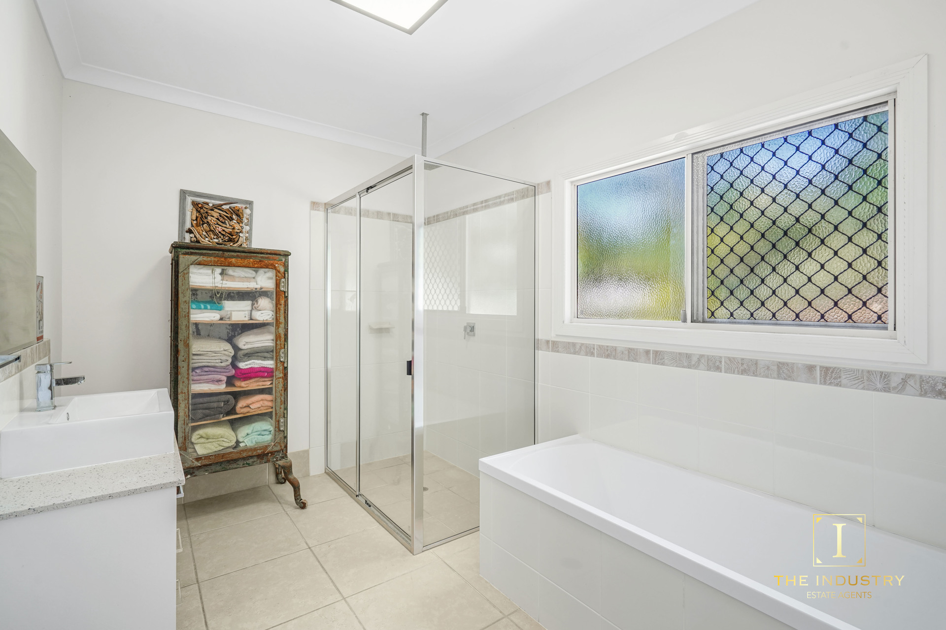 1 Latania Close, Palm Cove, QLD 4879 AUS