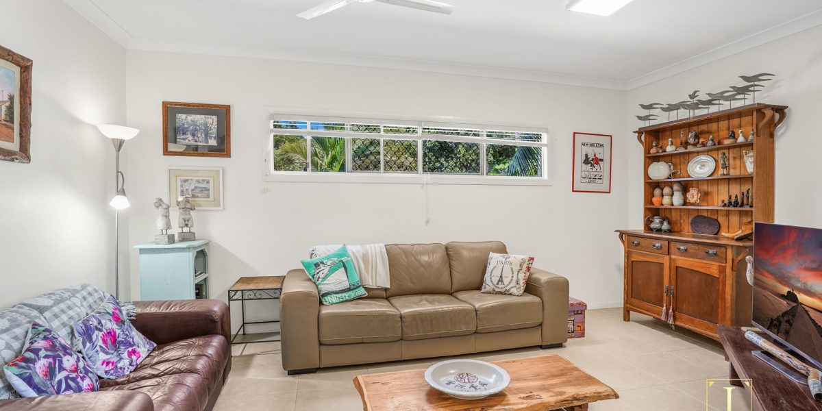 1 Latania Close, Palm Cove, QLD 4879 AUS