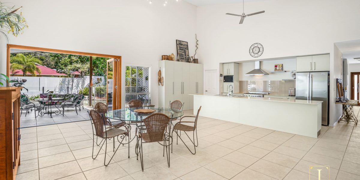 1 Latania Close, Palm Cove, QLD 4879 AUS
