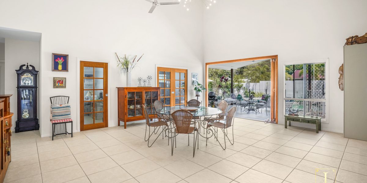1 Latania Close, Palm Cove, QLD 4879 AUS