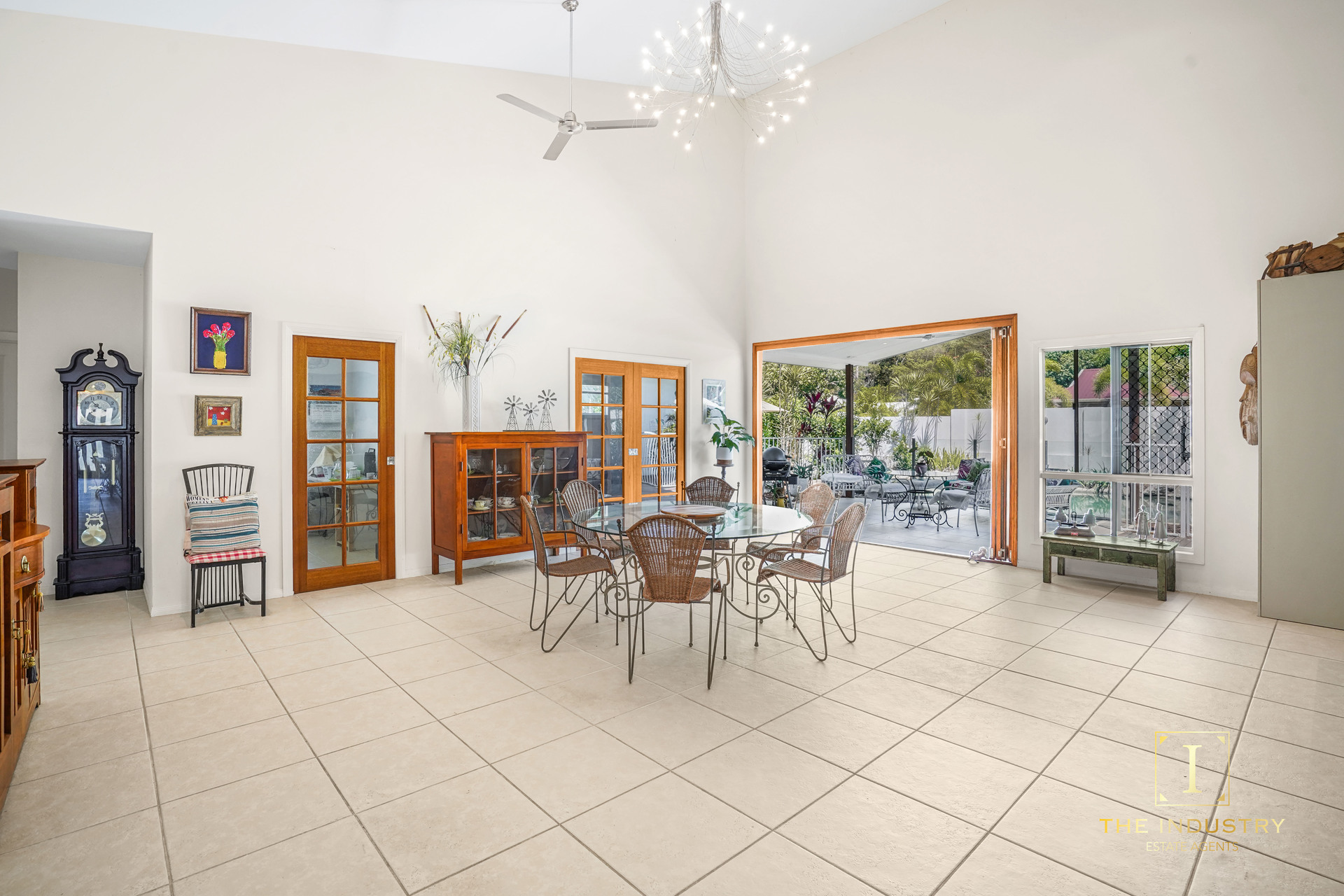 1 Latania Close, Palm Cove, QLD 4879 AUS