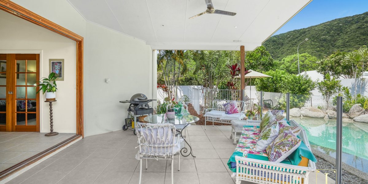 1 Latania Close, Palm Cove, QLD 4879 AUS