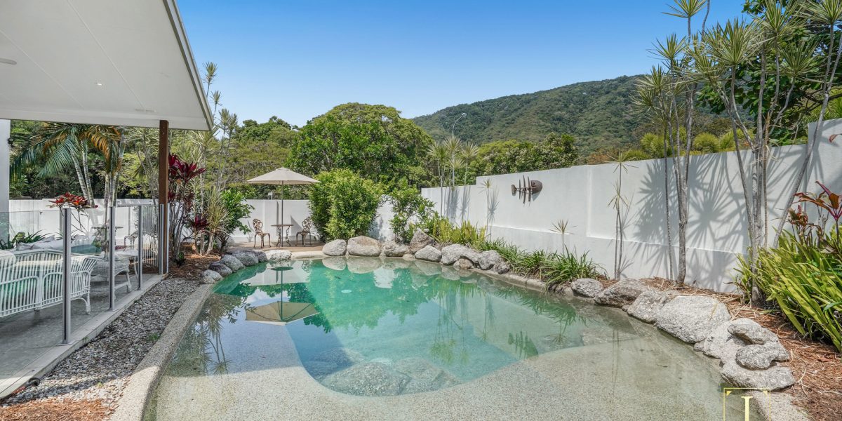 1 Latania Close, Palm Cove, QLD 4879 AUS