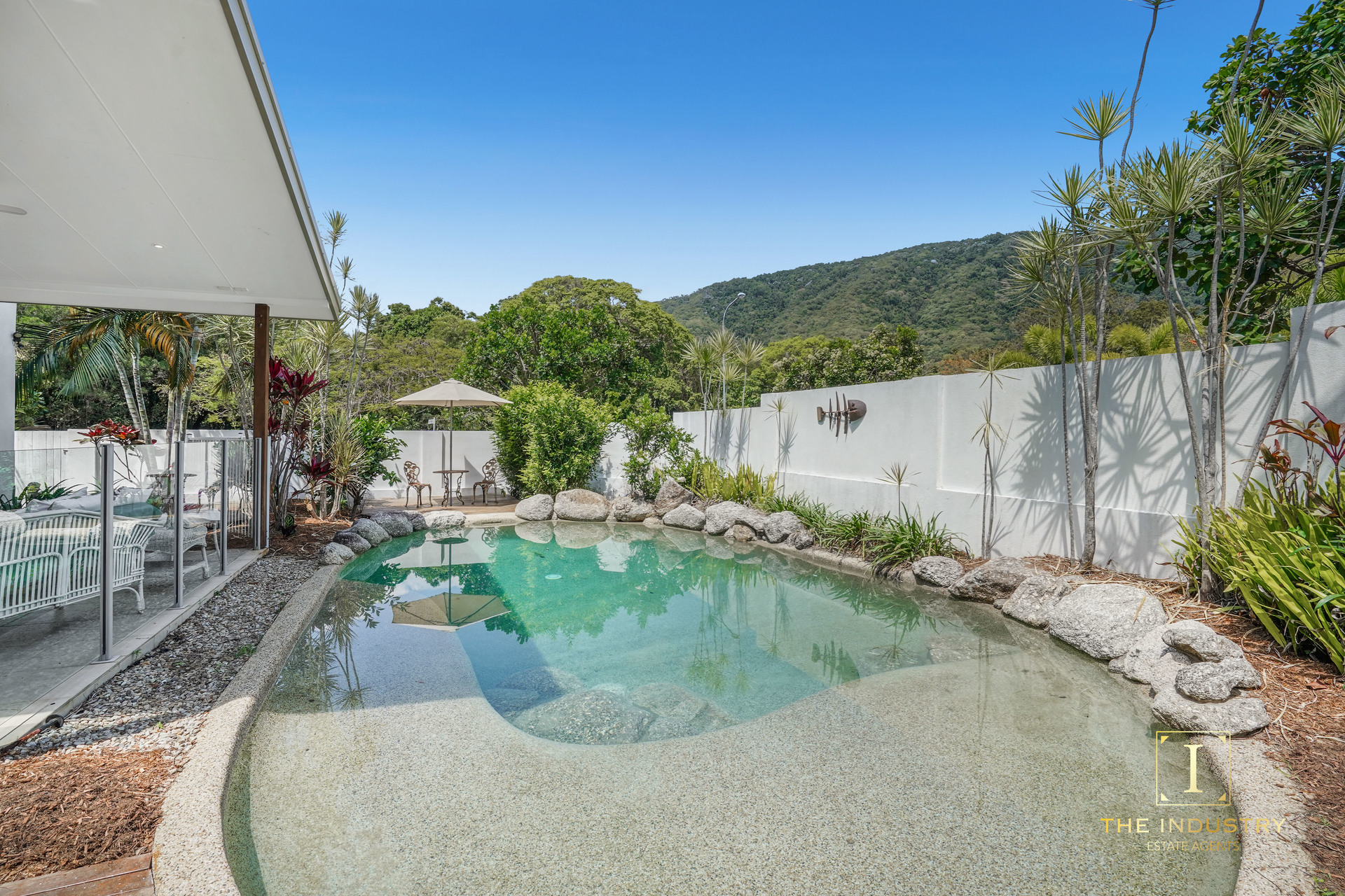 1 Latania Close, Palm Cove, QLD 4879 AUS