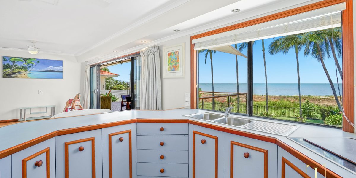 16 Coconut Street, Holloways Beach, QLD 4878 AUS