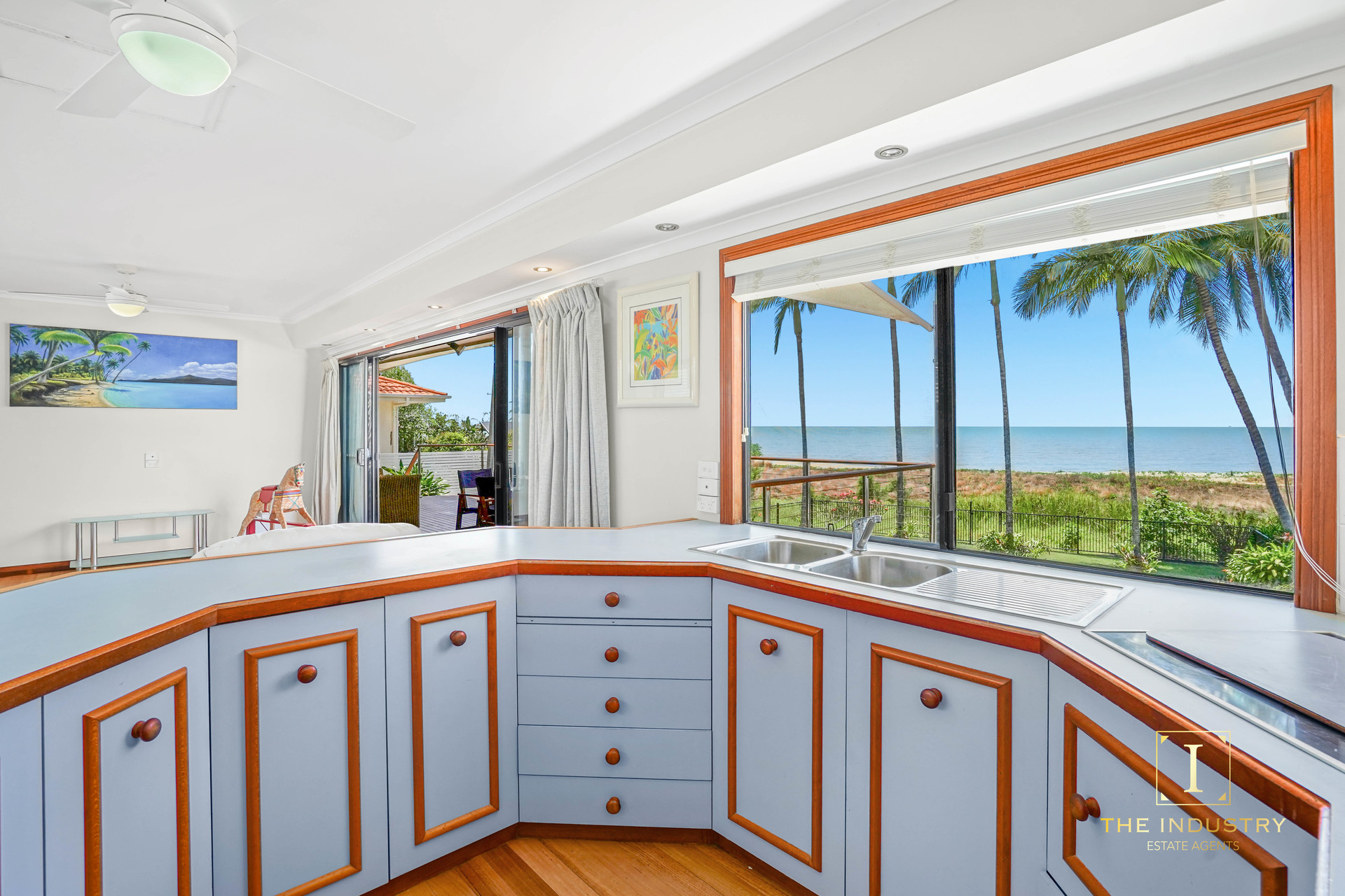 16 Coconut Street, Holloways Beach, QLD 4878 AUS