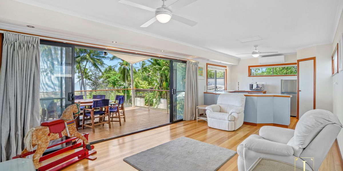 16 Coconut Street, Holloways Beach, QLD 4878 AUS