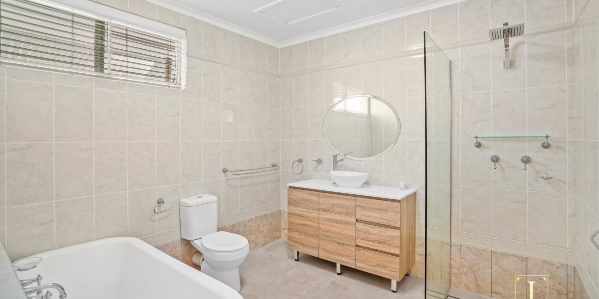 16 Coconut Street, Holloways Beach, QLD 4878 AUS