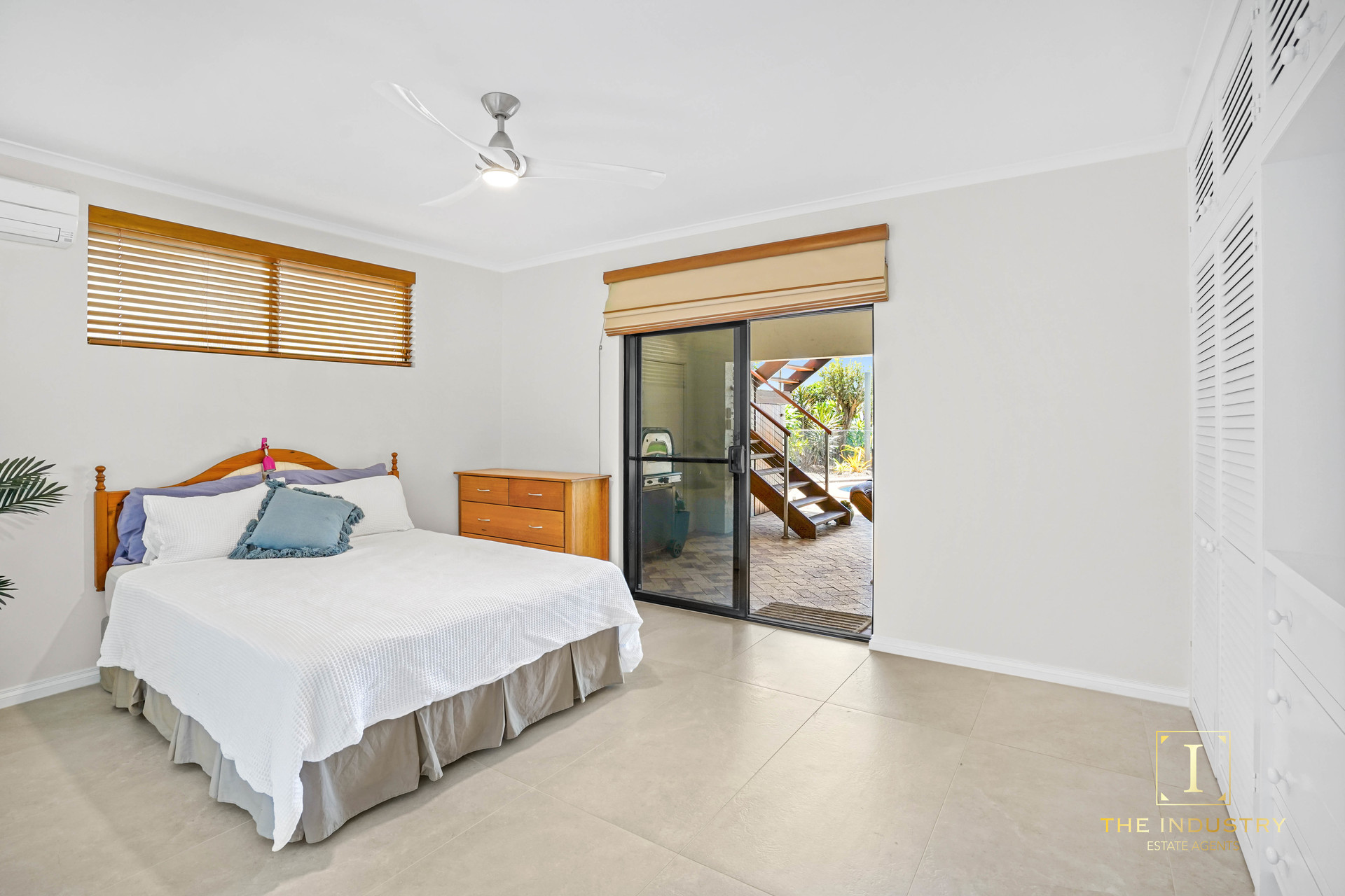 16 Coconut Street, Holloways Beach, QLD 4878 AUS