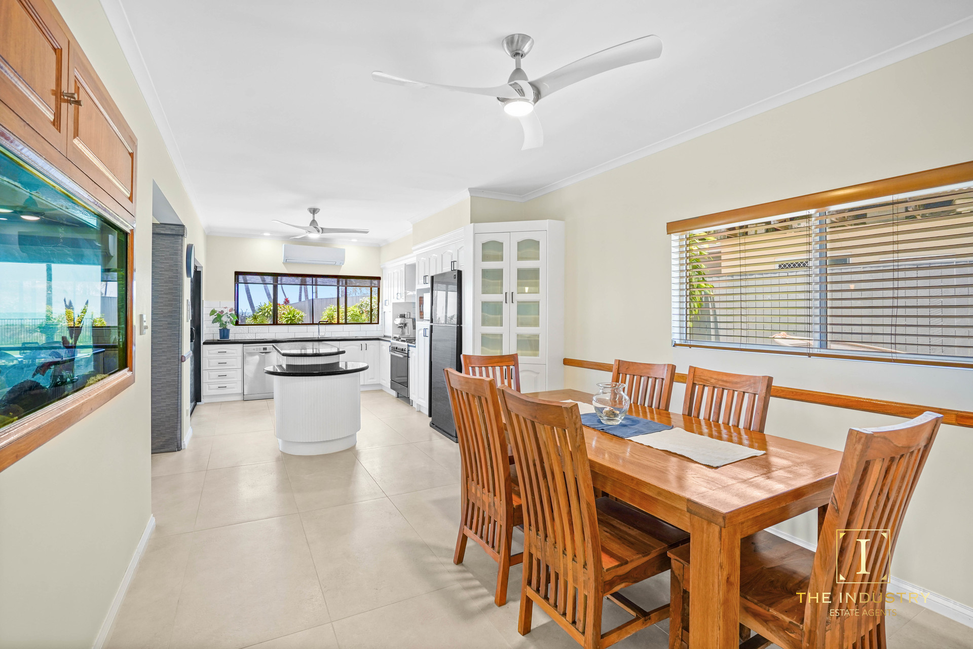 16 Coconut Street, Holloways Beach, QLD 4878 AUS