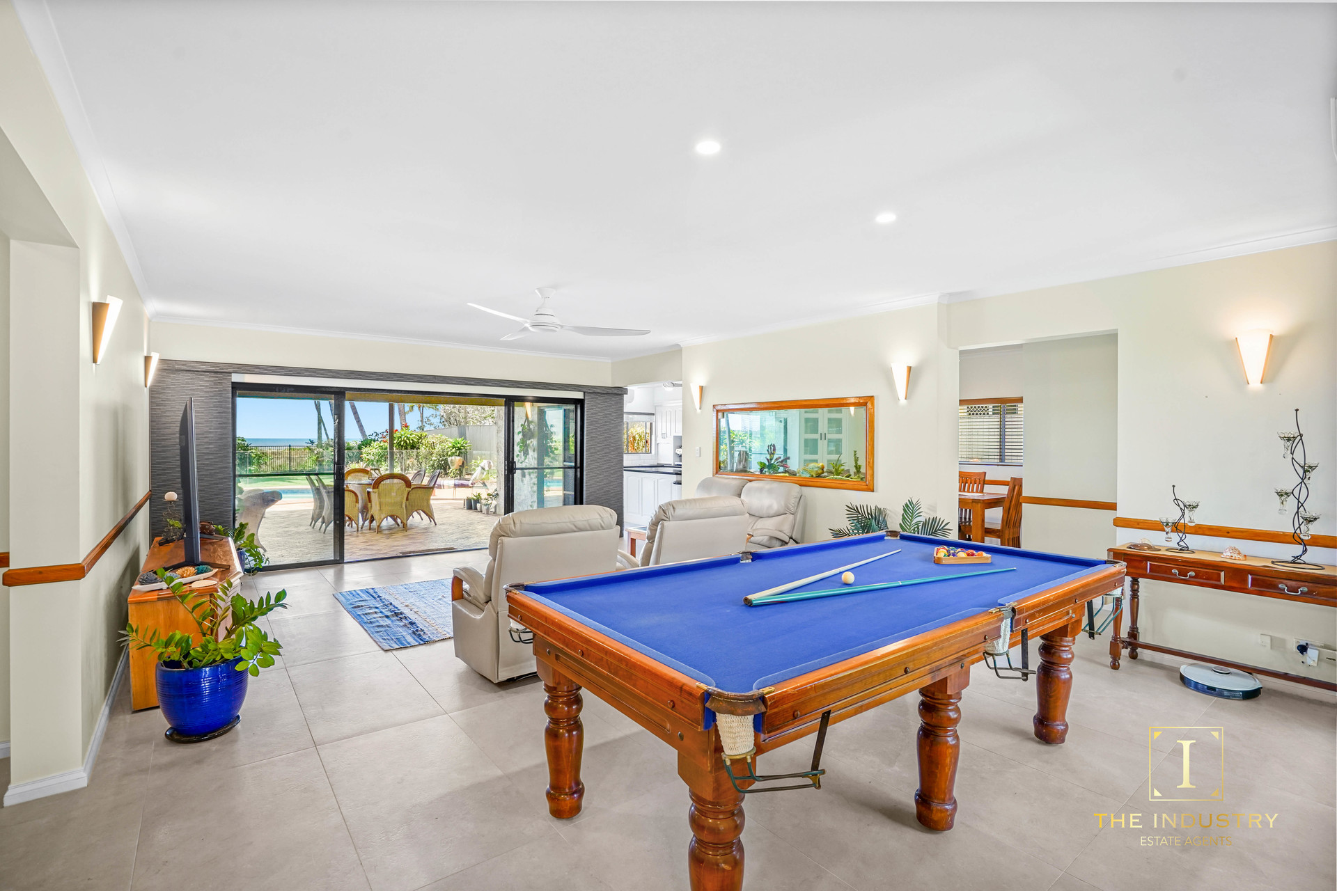 16 Coconut Street, Holloways Beach, QLD 4878 AUS