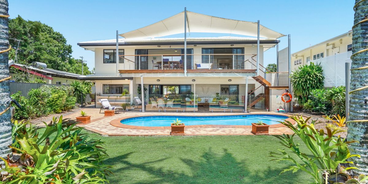 16 Coconut Street, Holloways Beach, QLD 4878 AUS