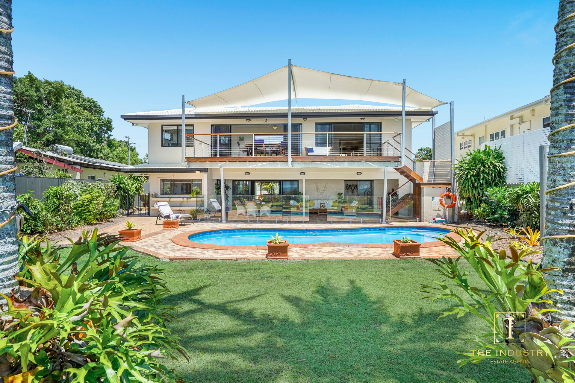 16 Coconut Street, Holloways Beach, QLD 4878 AUS