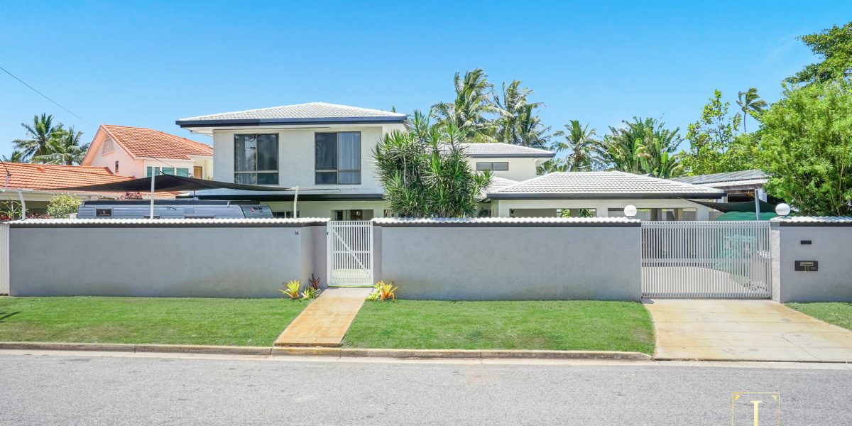 16 Coconut Street, Holloways Beach, QLD 4878 AUS