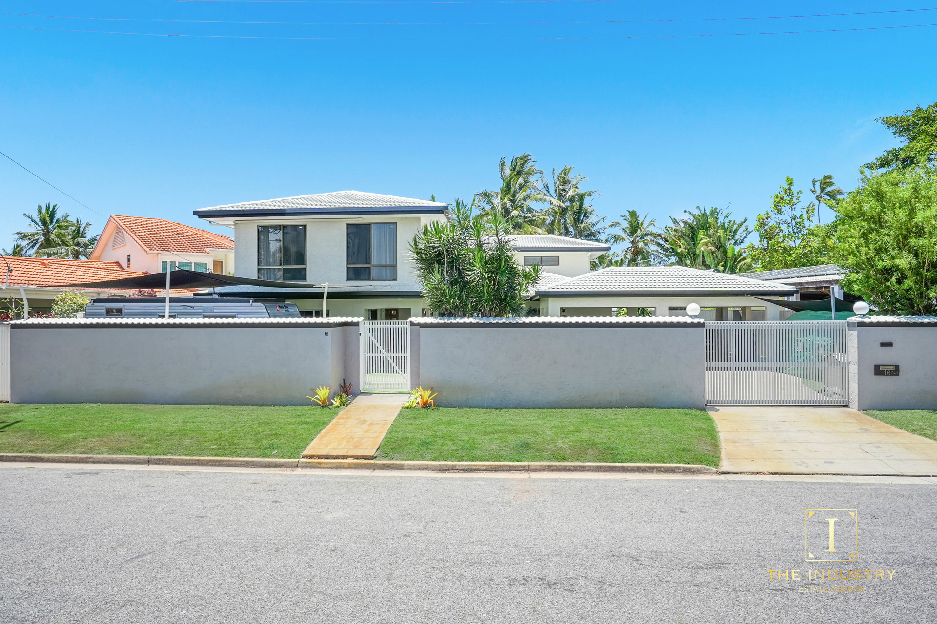 16 Coconut Street, Holloways Beach, QLD 4878 AUS