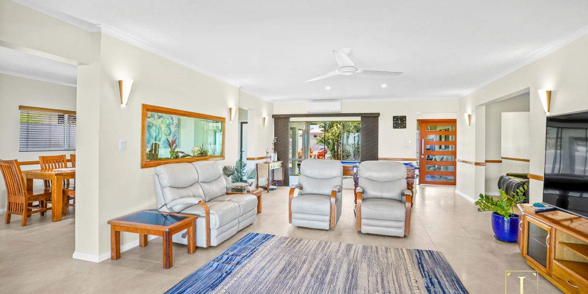 16 Coconut Street, Holloways Beach, QLD 4878 AUS