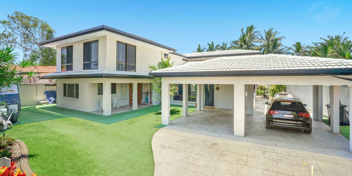 16 Coconut Street, Holloways Beach, QLD 4878 AUS