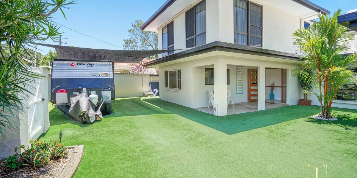 16 Coconut Street, Holloways Beach, QLD 4878 AUS