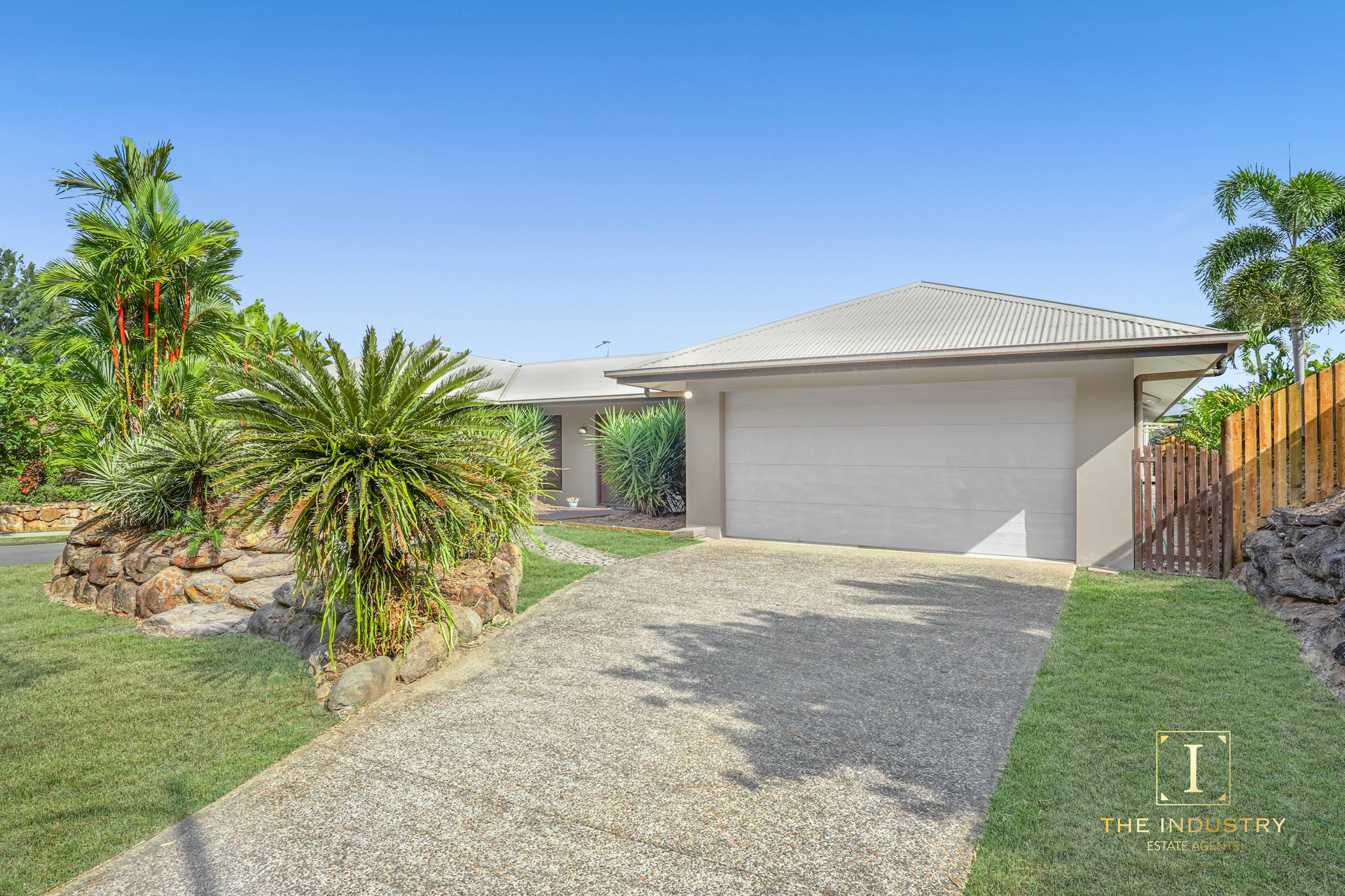 11 Orana Street, Caravonica, QLD 4878 AUS