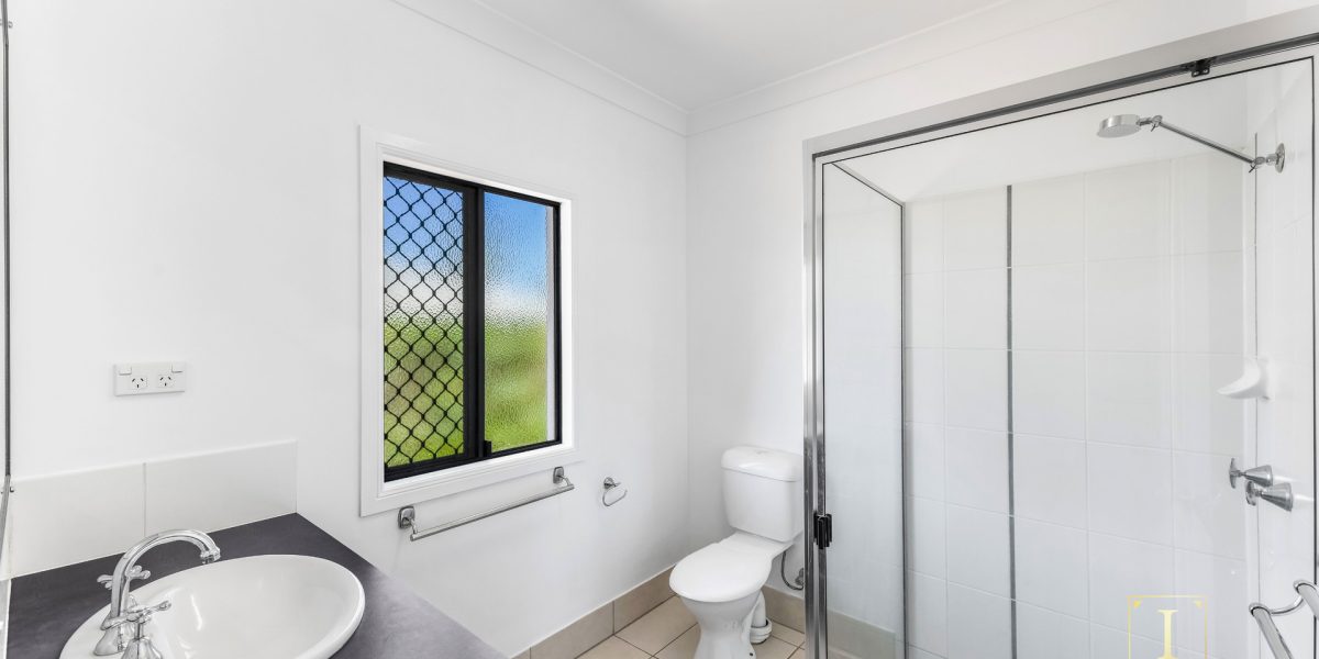 13 Craven Street, Redlynch, QLD 4870 AUS