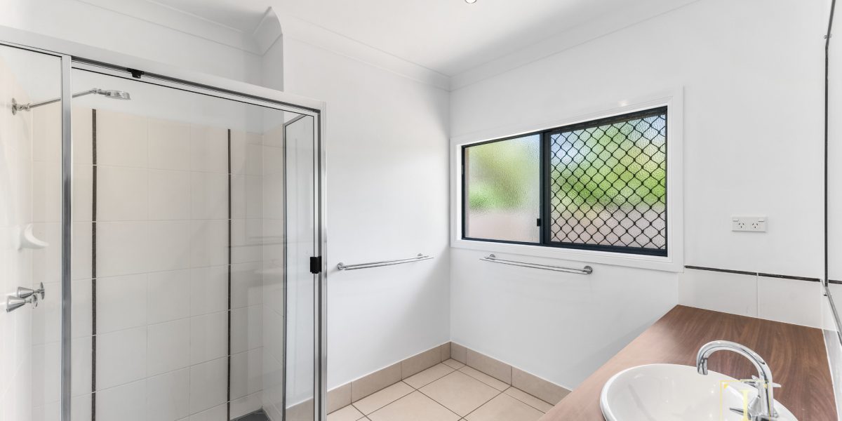 13 Craven Street, Redlynch, QLD 4870 AUS