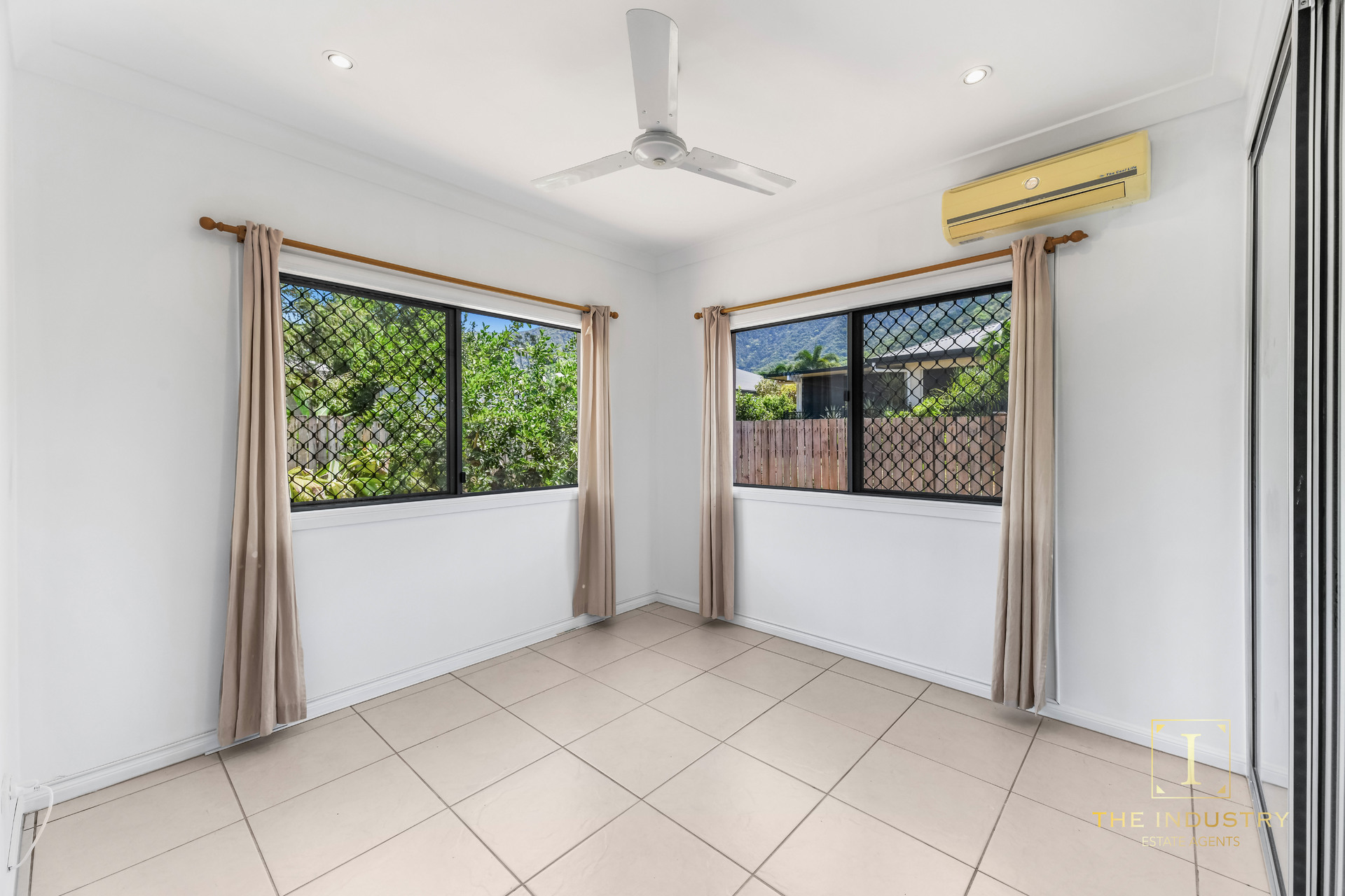 13 Craven Street, Redlynch, QLD 4870 AUS
