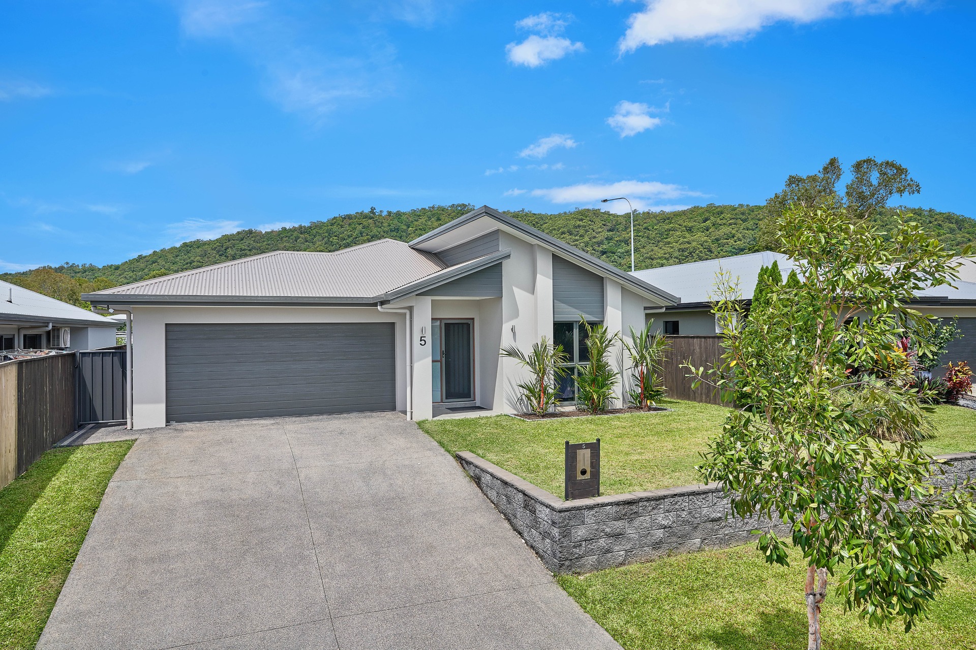 5 Midship Street, Trinity Beach, QLD 4879 AUS