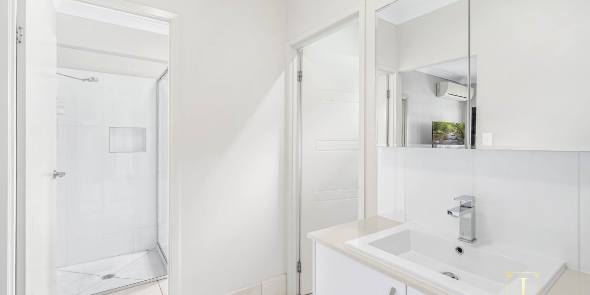 29 City View Crescent, Mooroobool, QLD 4870 AUS