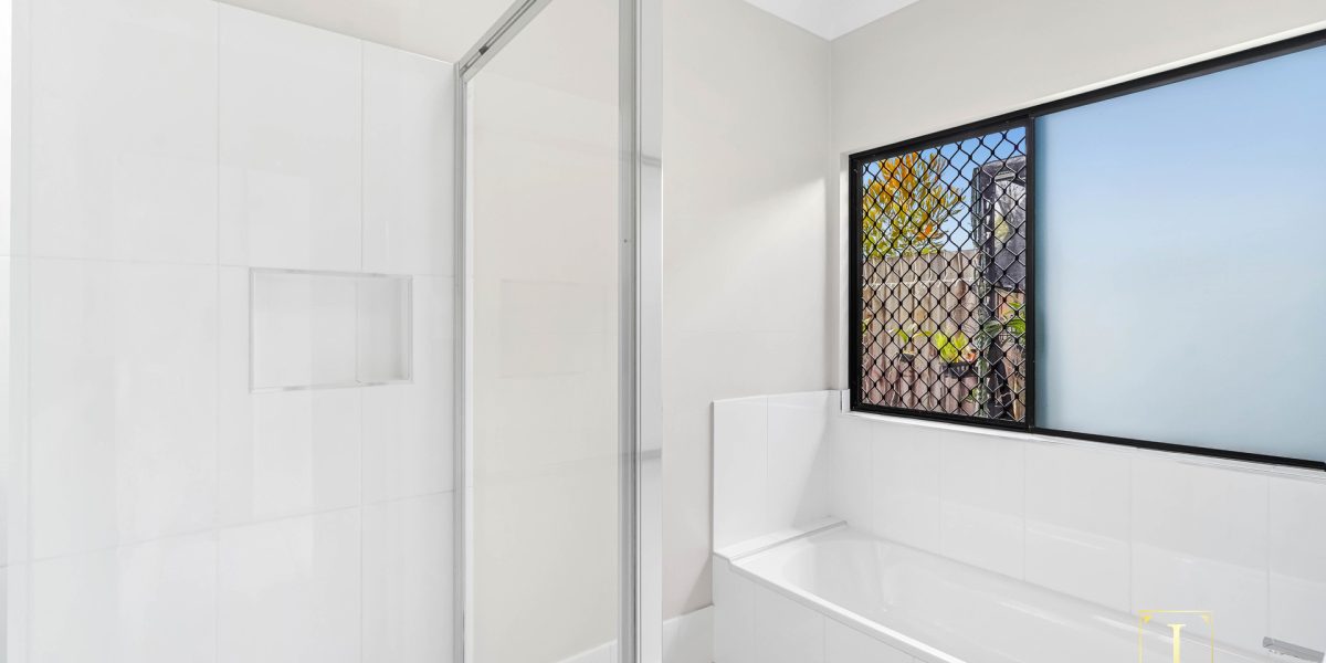 29 City View Crescent, Mooroobool, QLD 4870 AUS