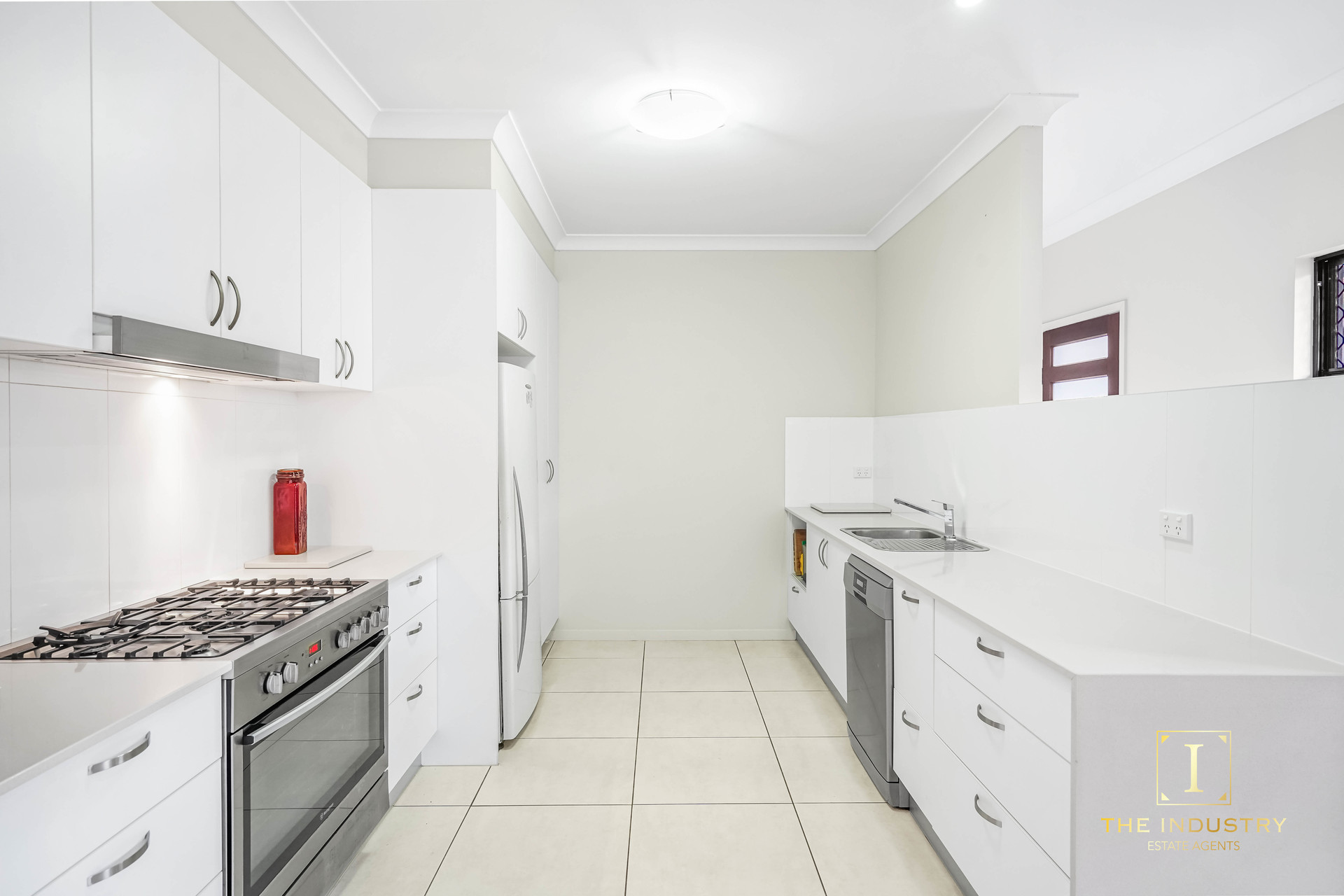 29 City View Crescent, Mooroobool, QLD 4870 AUS