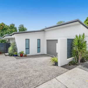 29 City View Crescent, Mooroobool, QLD 4870 AUS