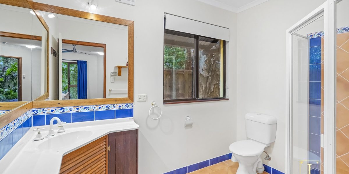 33 Arlington Esplanade, Clifton Beach, QLD 4879 AUS