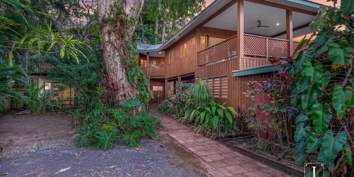 33 Arlington Esplanade, Clifton Beach, QLD 4879 AUS