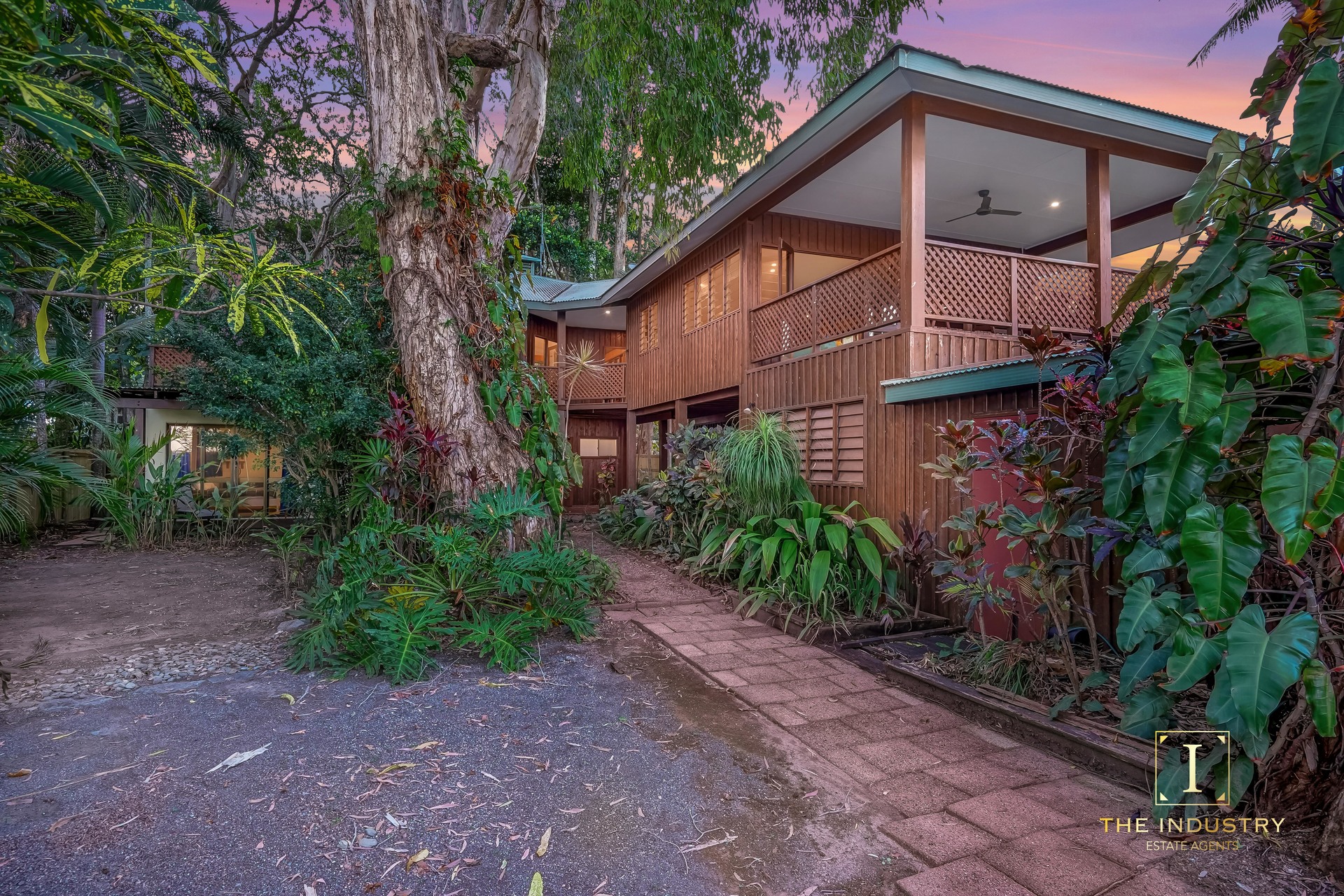 33 Arlington Esplanade, Clifton Beach, QLD 4879 AUS