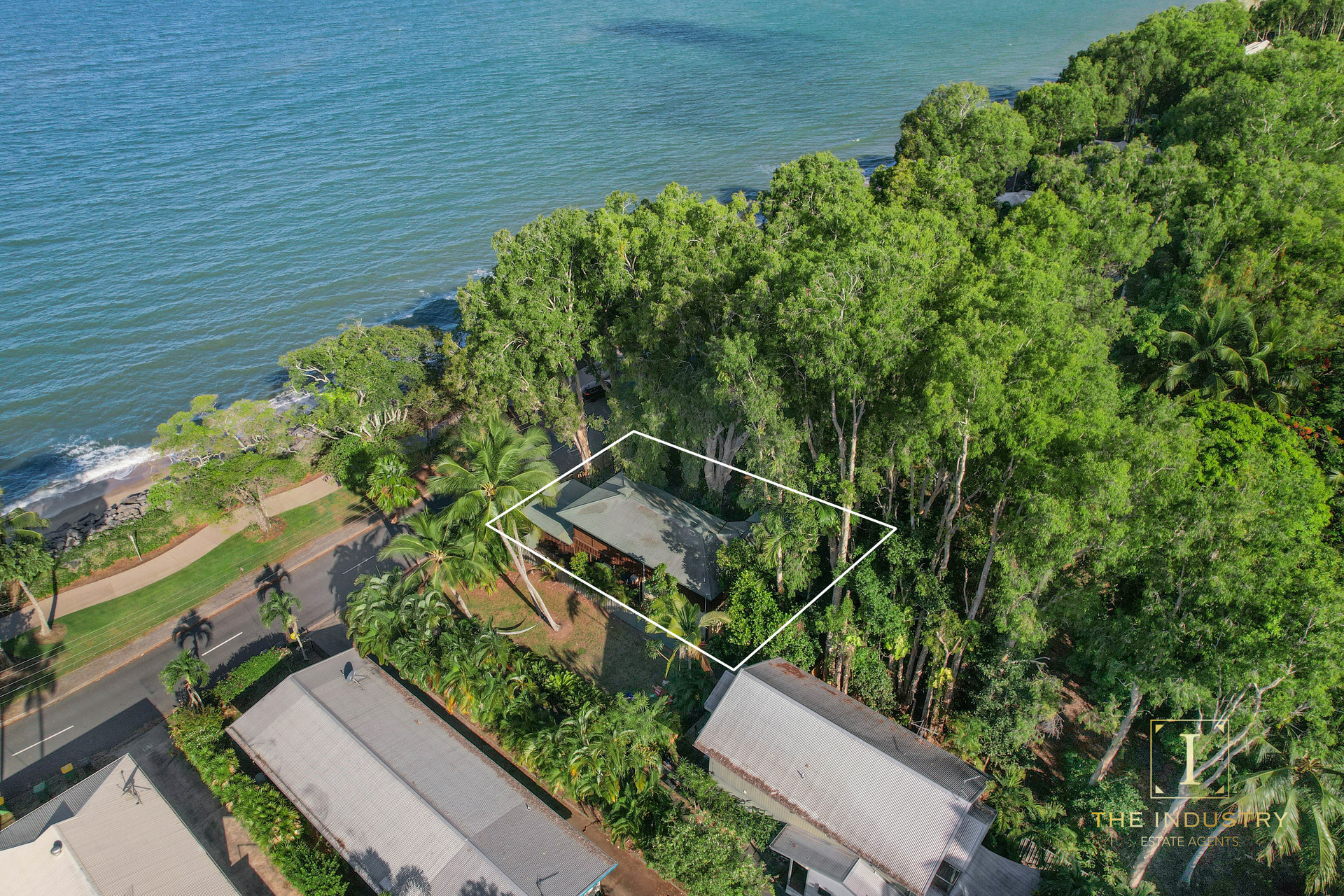 33 Arlington Esplanade, Clifton Beach, QLD 4879 AUS