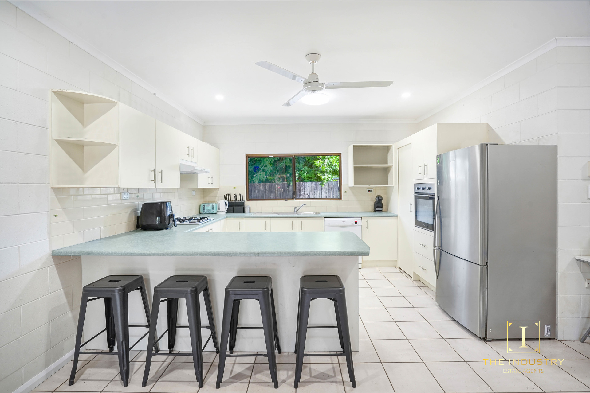 4 Eagle Close, Yorkeys Knob, QLD 4878 AUS