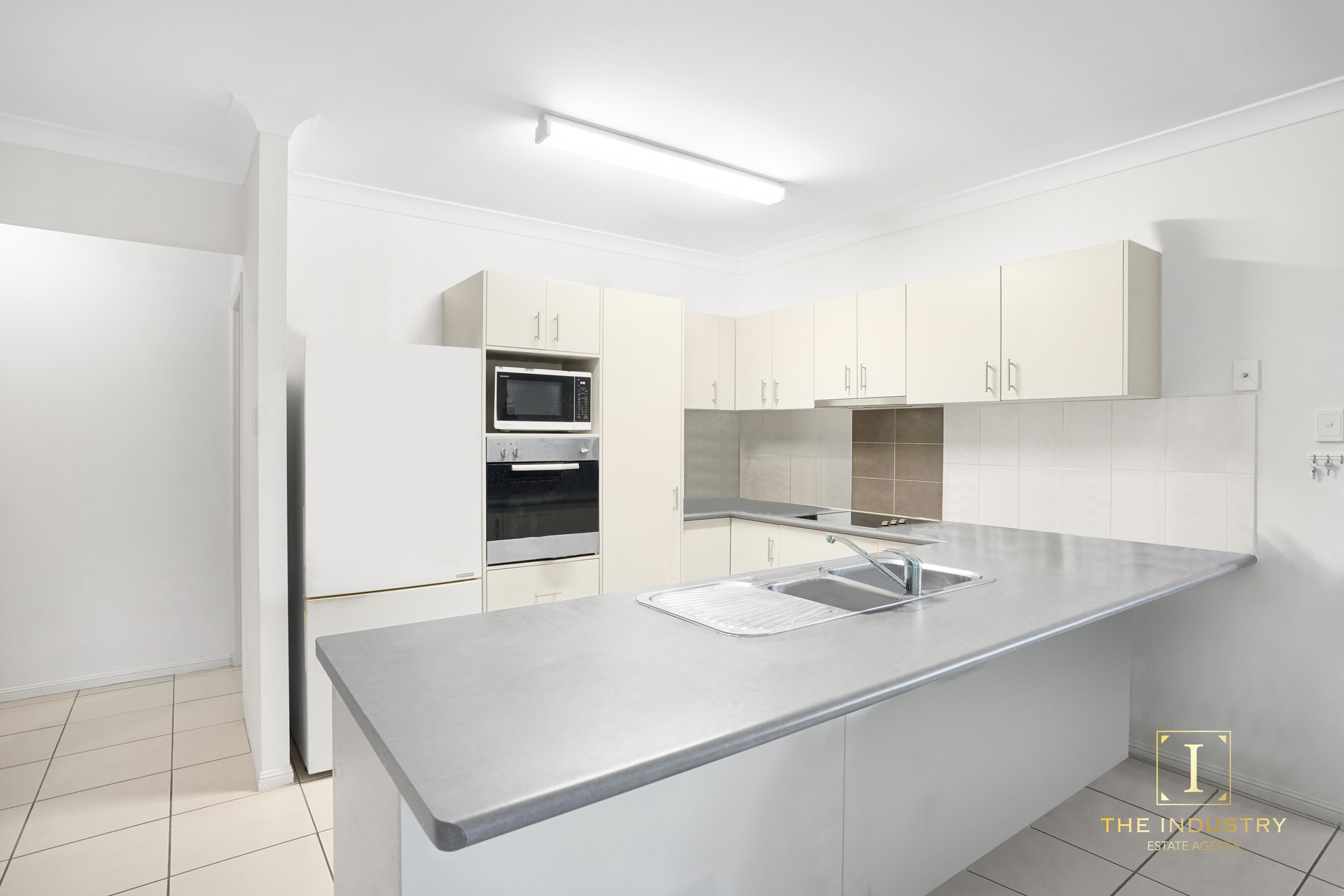 8 Walgan Close, Bentley Park, QLD 4869 AUS