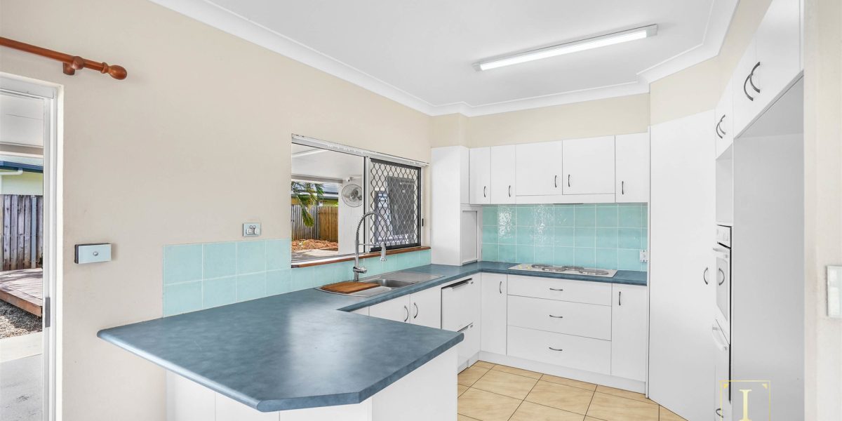195 Robert Road, Bentley Park, QLD 4869 AUS