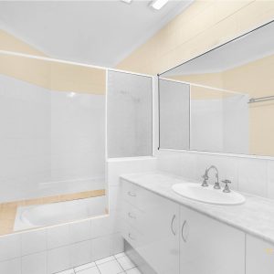 195 Robert Road, Bentley Park, QLD 4869 AUS